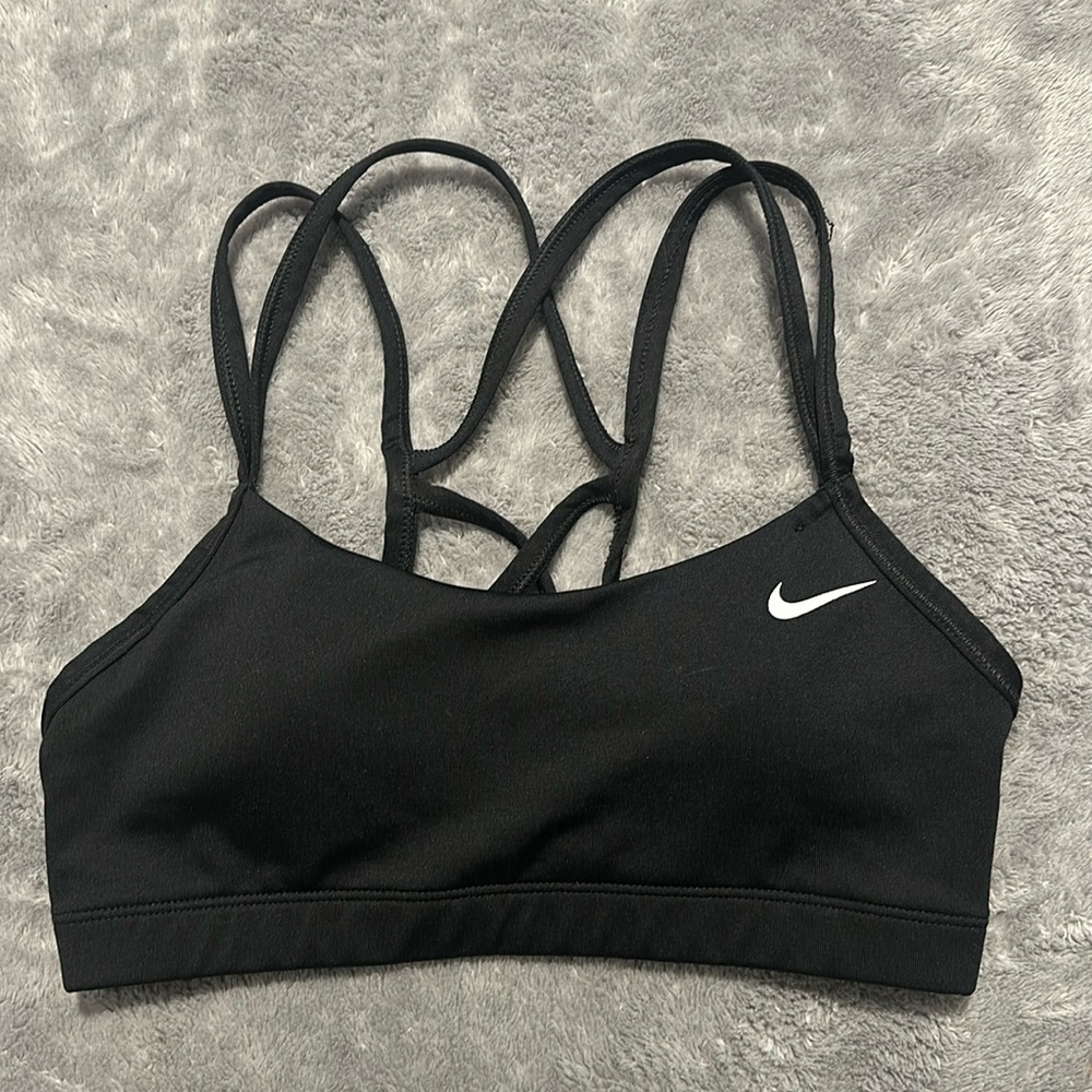 Black Nike cross back sports bra
